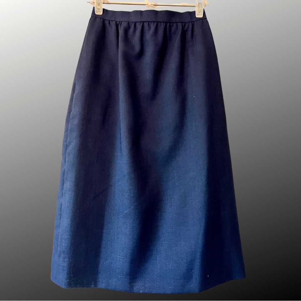 Doncaster Vintage Wool Shin-Length Skirt In Size Small.